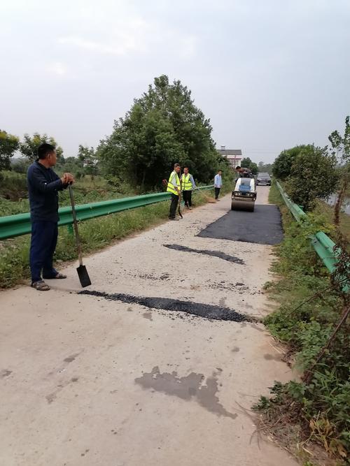 景区道路维修，守护自然之美