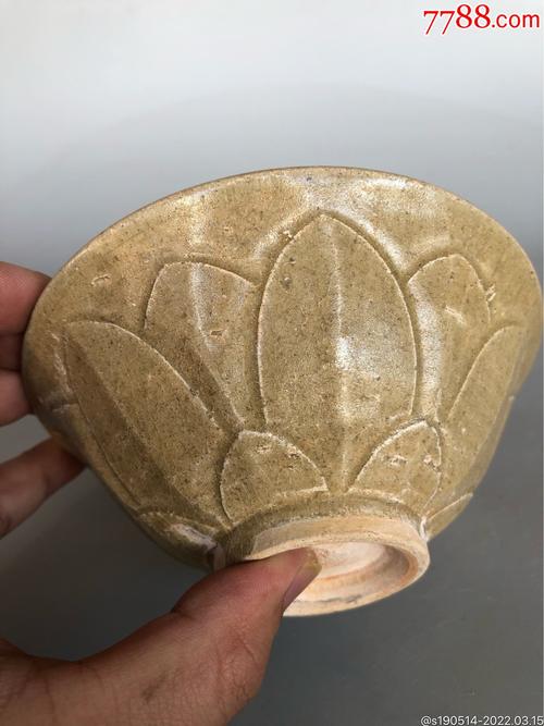 文物抢救性维修报告:唐代青瓷莲花碗的修复工程