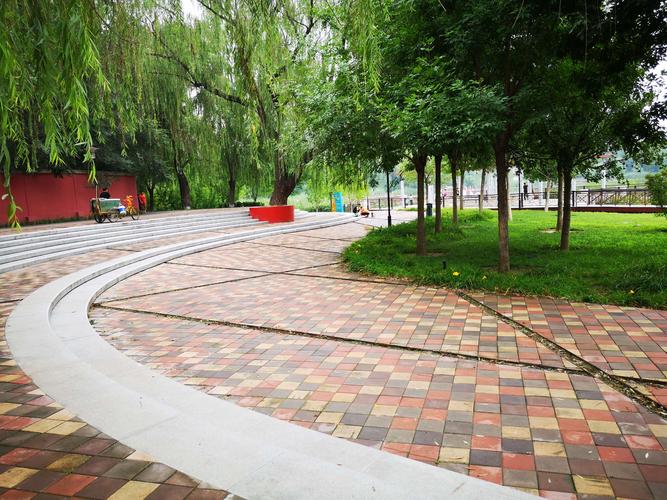 十吨空气,太阳能热水新时代的绿色使者_十吨空气能太阳能热水